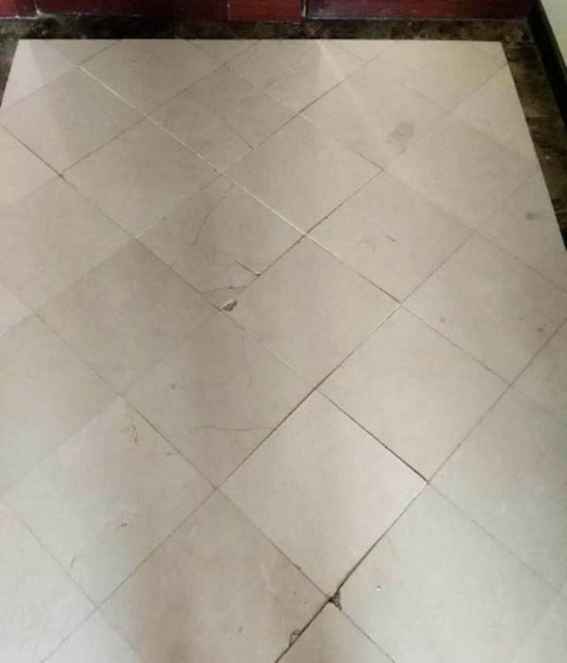 瓷砖烂了一小块怎么处理干净(瓷砖烂了一小块怎么处理干净视频)